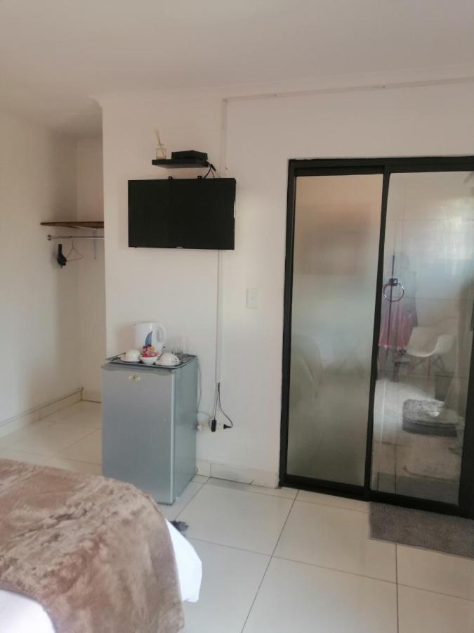 Niilo'S Guesthouse Рунду Экстерьер фото