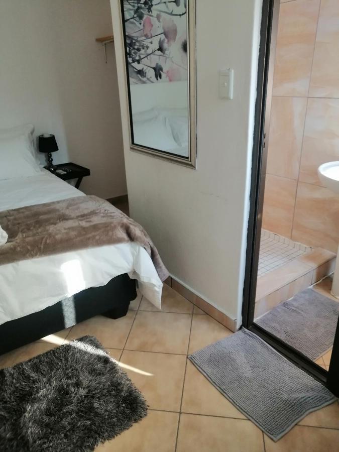 Niilo'S Guesthouse Рунду Экстерьер фото