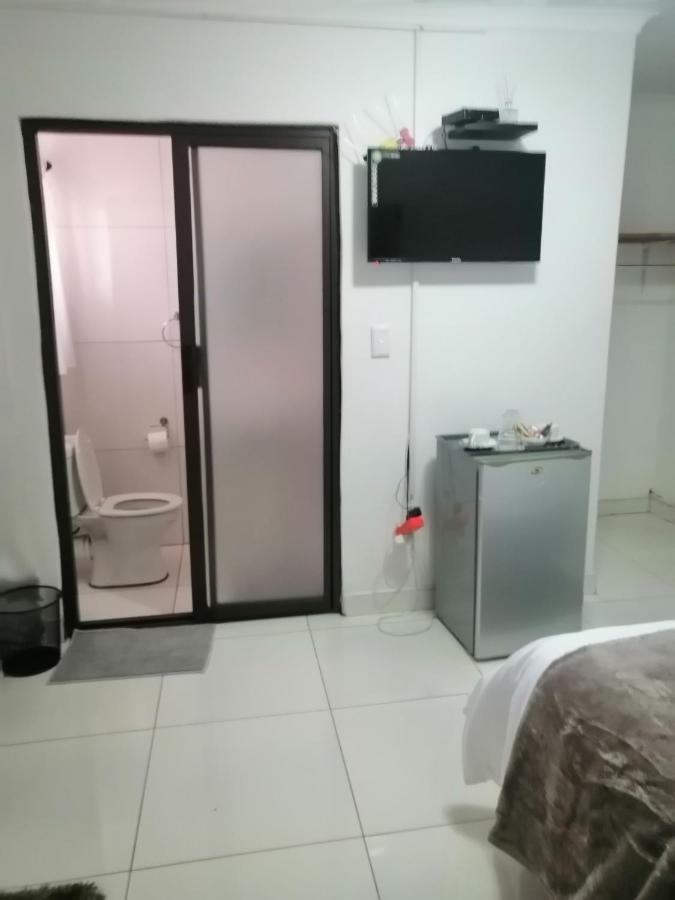 Niilo'S Guesthouse Рунду Экстерьер фото