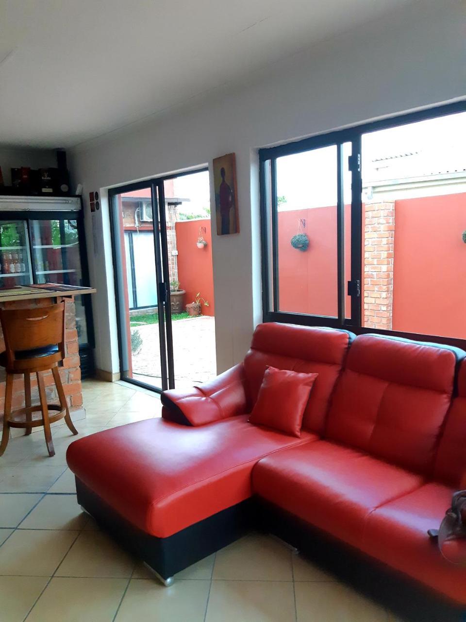 Niilo'S Guesthouse Рунду Экстерьер фото