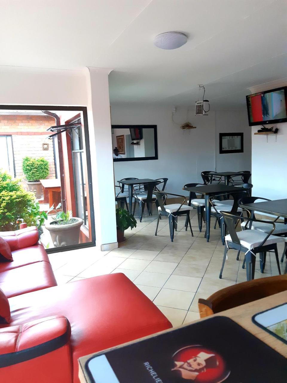 Niilo'S Guesthouse Рунду Экстерьер фото