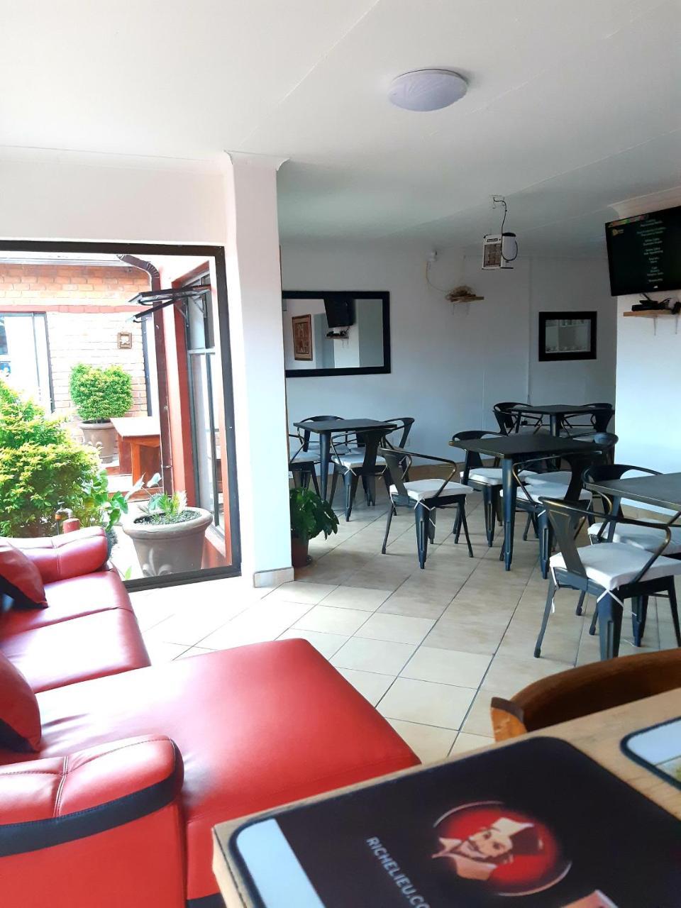 Niilo'S Guesthouse Рунду Экстерьер фото